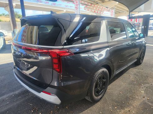 Used 2025 Kia Carnival FWD image 8