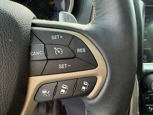 Used 2017 Jeep Grand Cherokee Overland w/ Jeep Active Safety Group AWD/4WD image 35