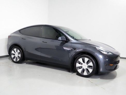 Used 2021 Tesla Model Y Long Range AWD/4WD image 1
