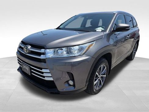 Used 2019 Toyota Highlander XLE AWD/4WD image 5