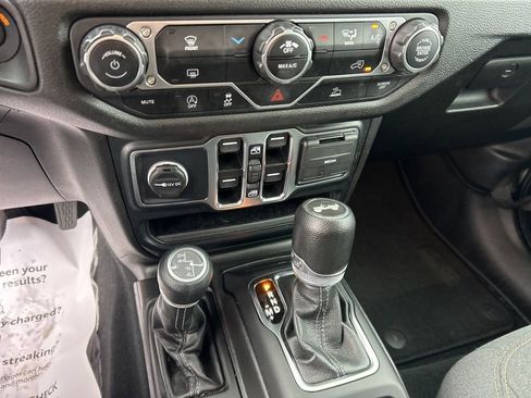 Used 2024 Jeep Wrangler Sport S image 11