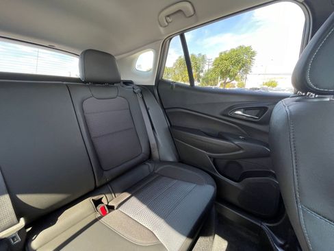 Used 2025 Chevrolet Trax LT w/ LT Convenience Package image 38