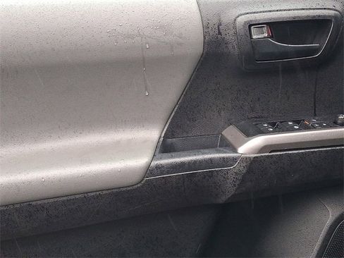 Used 2023 Toyota Tacoma TRD Sport image 12