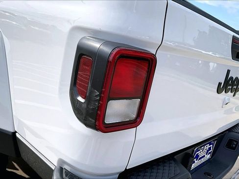 Used 2025 Jeep Gladiator Sport AWD/4WD image 30