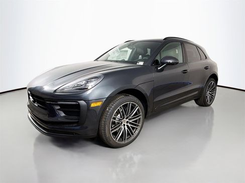 Used 2025 Porsche Macan image 1