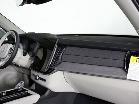 New 2026 Volvo XC90 T8 Ultra w/ Protection Package Premier image 9