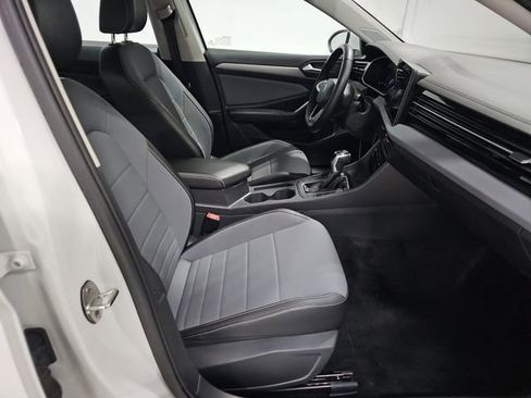 Used 2025 Volkswagen Jetta SE w/ Black Wheel Package image 6