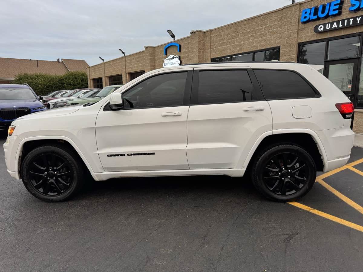 Used 2017 Jeep Grand Cherokee Altitude AWD/4WD image 8