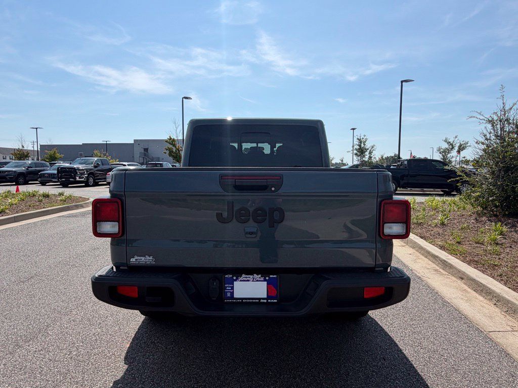 Certified 2024 Jeep Gladiator Sport AWD/4WD image 18