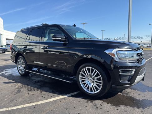 Used 2024 Ford Expedition Limited image 3