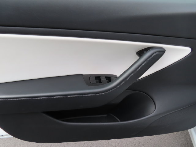 Used 2019 Tesla Model 3 Standard Range RWD image 9