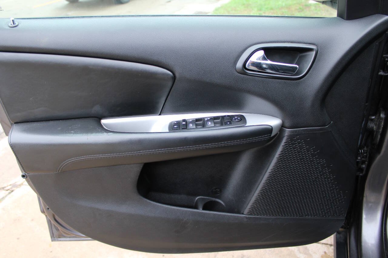 Used 2019 Dodge Journey SE FWD image 12