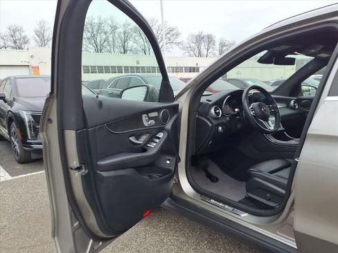 Used 2021 Mercedes-Benz GLC 300 4MATIC image 11