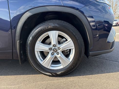 Used 2021 Toyota Highlander LE image 5