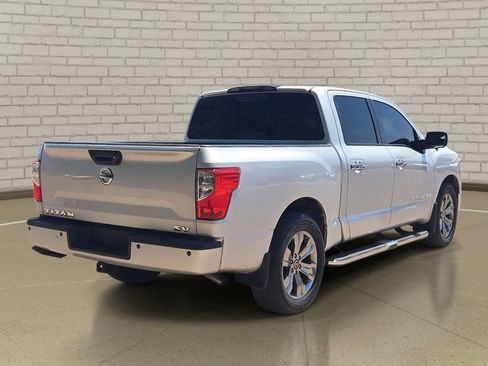 Used 2018 Nissan Titan SV w/ SV Convenience Package RWD image 5