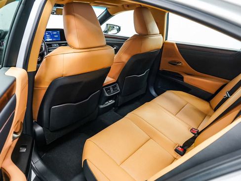 Used 2025 Lexus ES 300h w/ Premium Package FWD image 19
