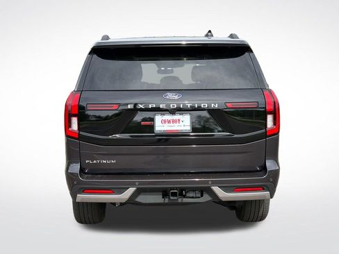 Used 2025 Ford Expedition Platinum w/ Driver's Package AWD/4WD image 4