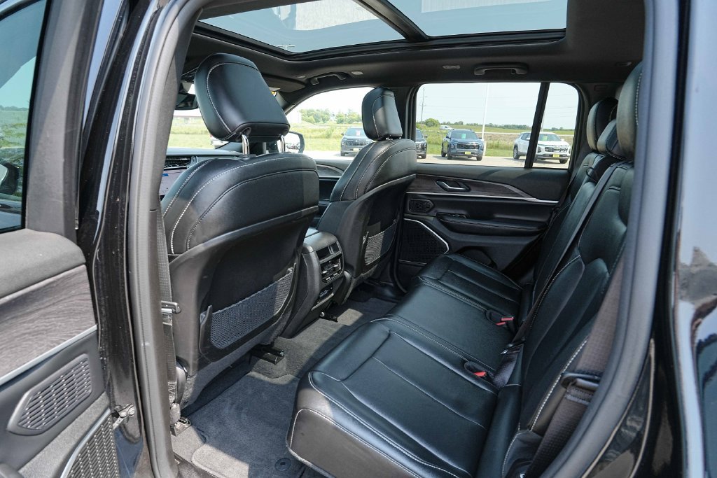 Used 2024 Jeep Grand Cherokee Limited 4xe AWD/4WD image 19
