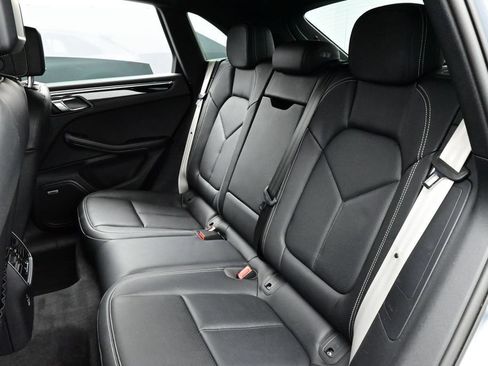 Certified 2025 Porsche Macan AWD/4WD image 14