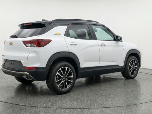 Used 2025 Chevrolet TrailBlazer LT AWD/4WD image 9