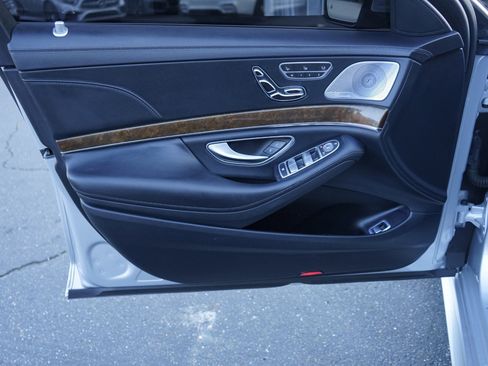 Used 2017 Mercedes-Benz S 550 Sedan image 27