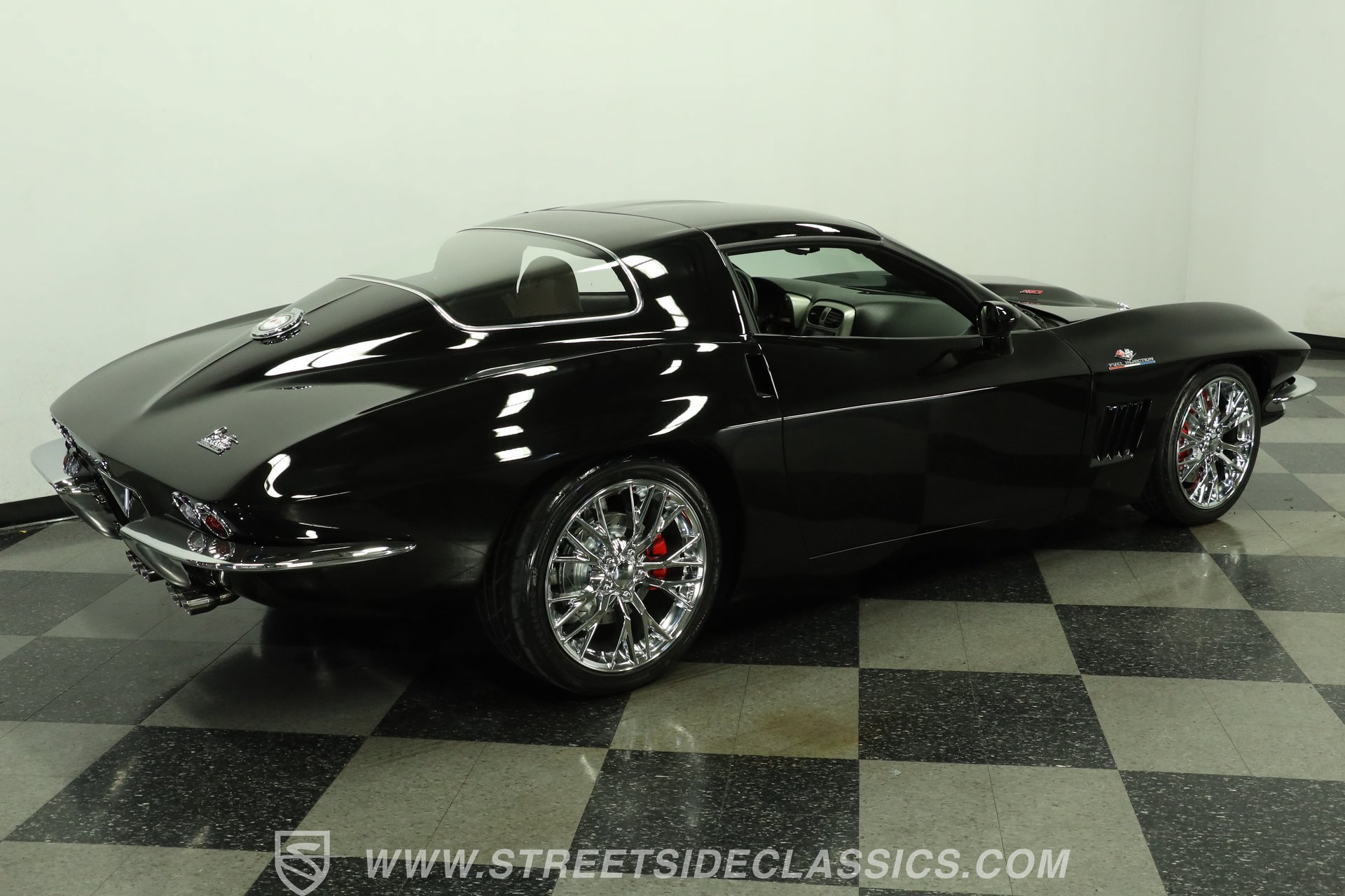 Used 2005 Chevrolet Corvette Coupe w/ Preferred Equipment Group RWD image 12