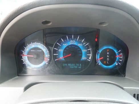 Used 2010 Ford Fusion SEL FWD image 16