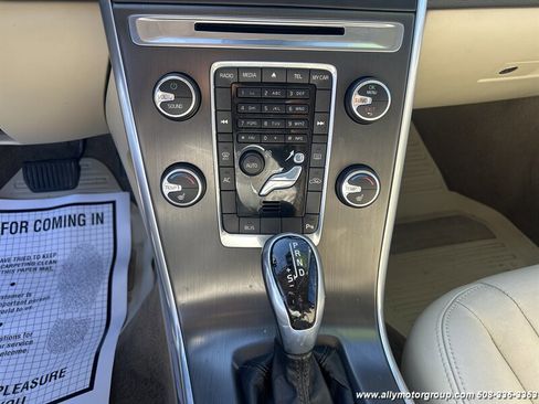 Used 2015 Volvo XC60 T6 image 21