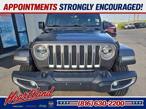 Used 2018 Jeep Wrangler Unlimited Sahara AWD/4WD image 14