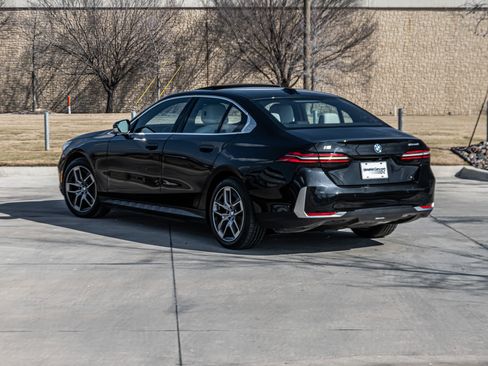 Certified 2024 BMW i5 eDrive40i w/ Premium Package image 3