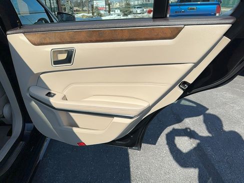 Used 2014 Mercedes-Benz E 350 4MATIC Sedan image 25