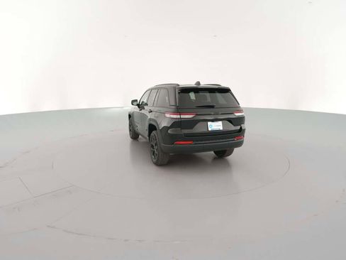 New 2025 Jeep Grand Cherokee Altitude image 9