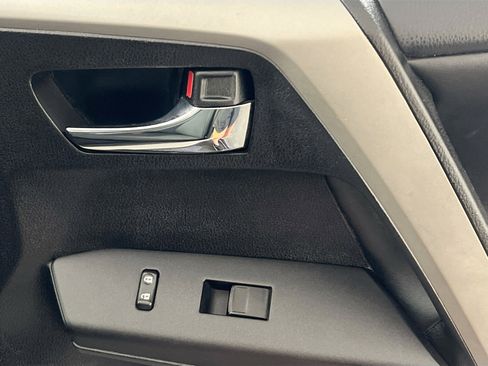 Used 2016 Toyota RAV4 XLE FWD image 31