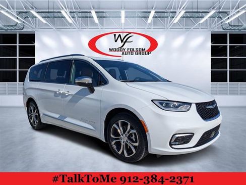 New 2026 Chrysler Pacifica Pinnacle w/ Trailer Tow Group image 1