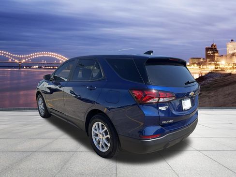 Used 2023 Chevrolet Equinox LS w/ LS Convenience Package image 3