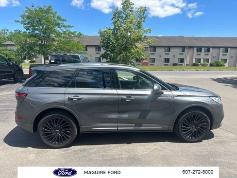 Used 2022 Lincoln Corsair Reserve w/ Equipment Group 201A FWD image 3