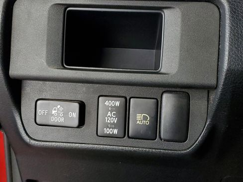 Used 2018 Toyota Tacoma TRD Off-Road AWD/4WD image 19
