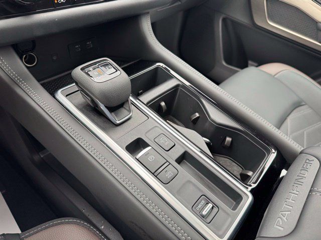 Used 2025 Nissan Pathfinder Platinum FWD image 13