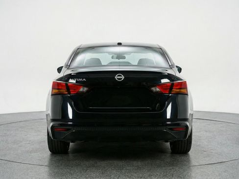 Used 2025 Nissan Altima 2.5 SV FWD image 7
