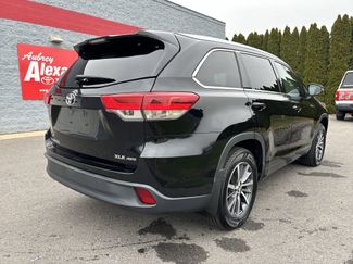 Used 2017 Toyota Highlander XLE video 3