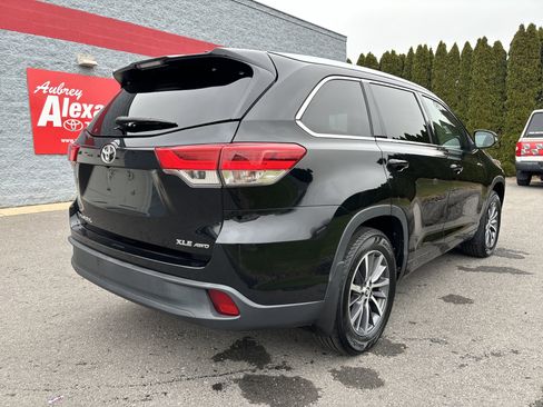 Used 2017 Toyota Highlander XLE image 3