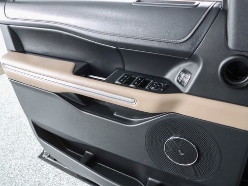 Used 2023 Ford Expedition Max Limited image 23