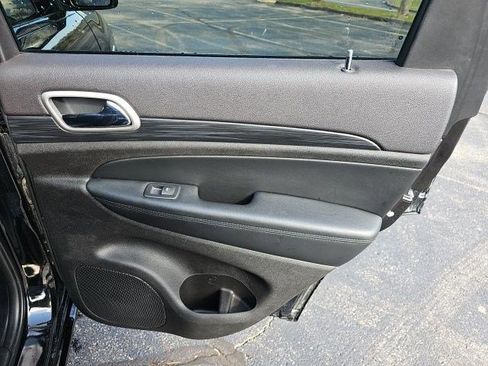 Used 2020 Jeep Grand Cherokee Altitude image 17