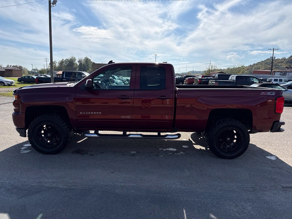 Used 2017 Chevrolet Silverado 1500 LT w/ All Star Edition AWD/4WD image 4