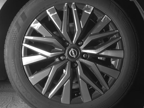 Used 2025 Nissan Altima 2.5 SV FWD image 13