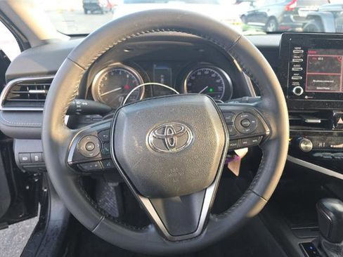 Used 2022 Toyota Camry SE image 7