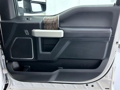 Used 2018 Ford F350 Lariat w/ Chrome Package image 16