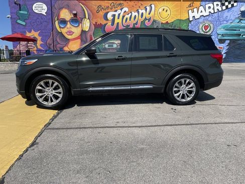 Used 2022 Ford Explorer XLT w/ Equipment Group 202A AWD/4WD image 2