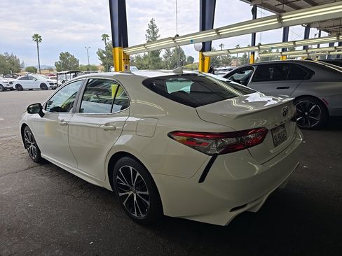 Used 2019 Toyota Camry SE w/ Carpet Mat Package FWD image 6