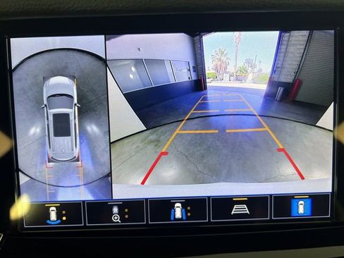 Used 2025 Cadillac XT6 Premium Luxury w/ Technology Package image 15